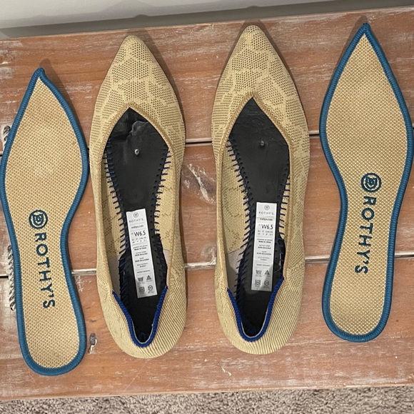 Rothy’s Retired Sahara Gold Giraffe Print Point 6.5 - Picture 3 of 5